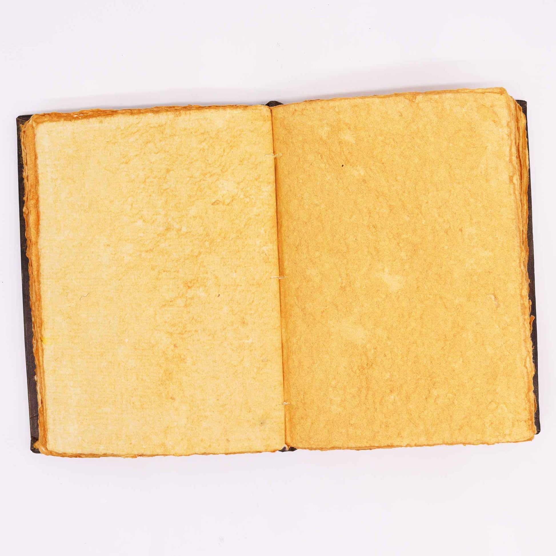 Livro Bronzeado Vermelho - Decoração de Rosas em Relevo - Hoc Sensu